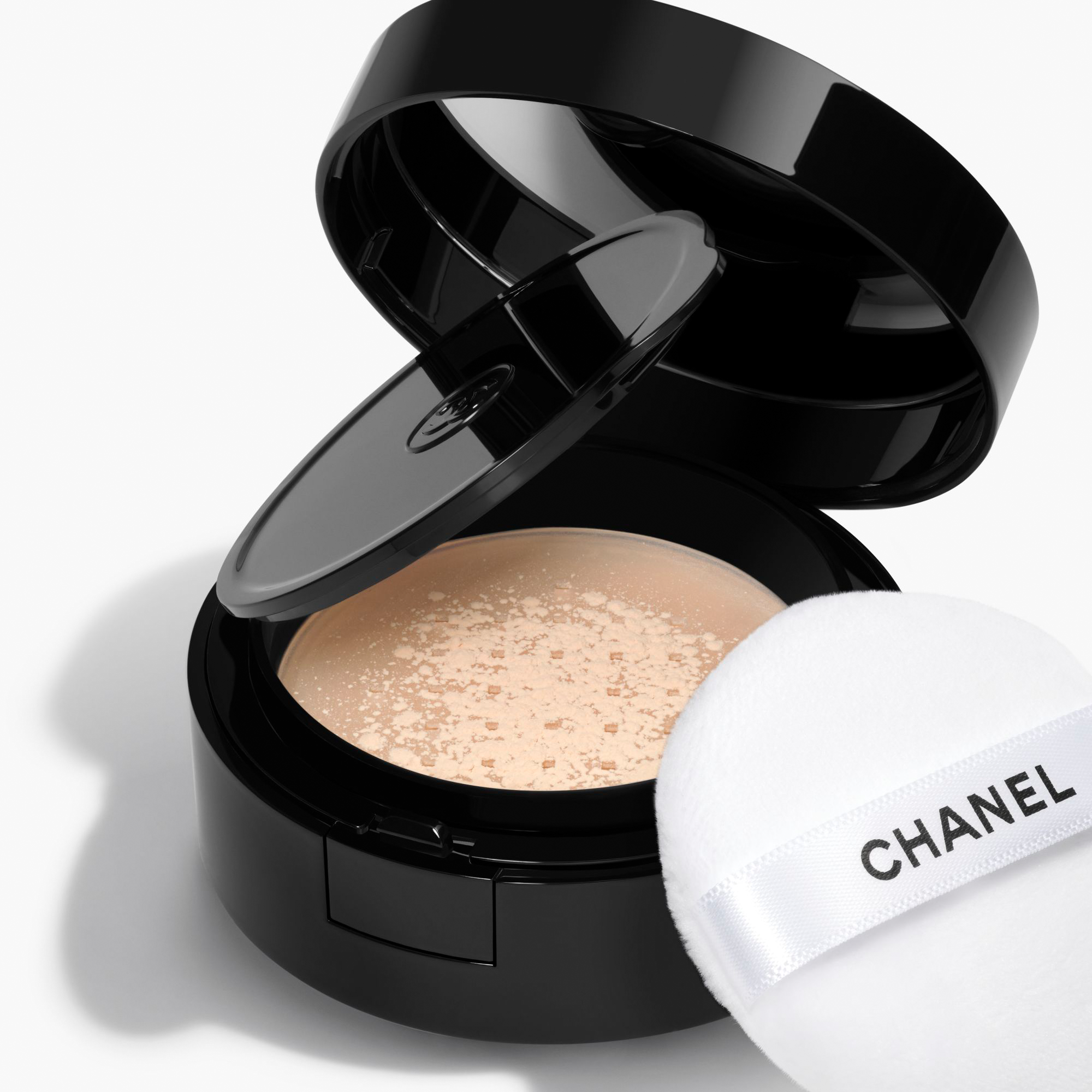 CHANEL POUDRE UNIVERSELLE LIBRE LOSER PUDER MIT NATÜRLICHEM FINISH. REISEGRÖSSE
