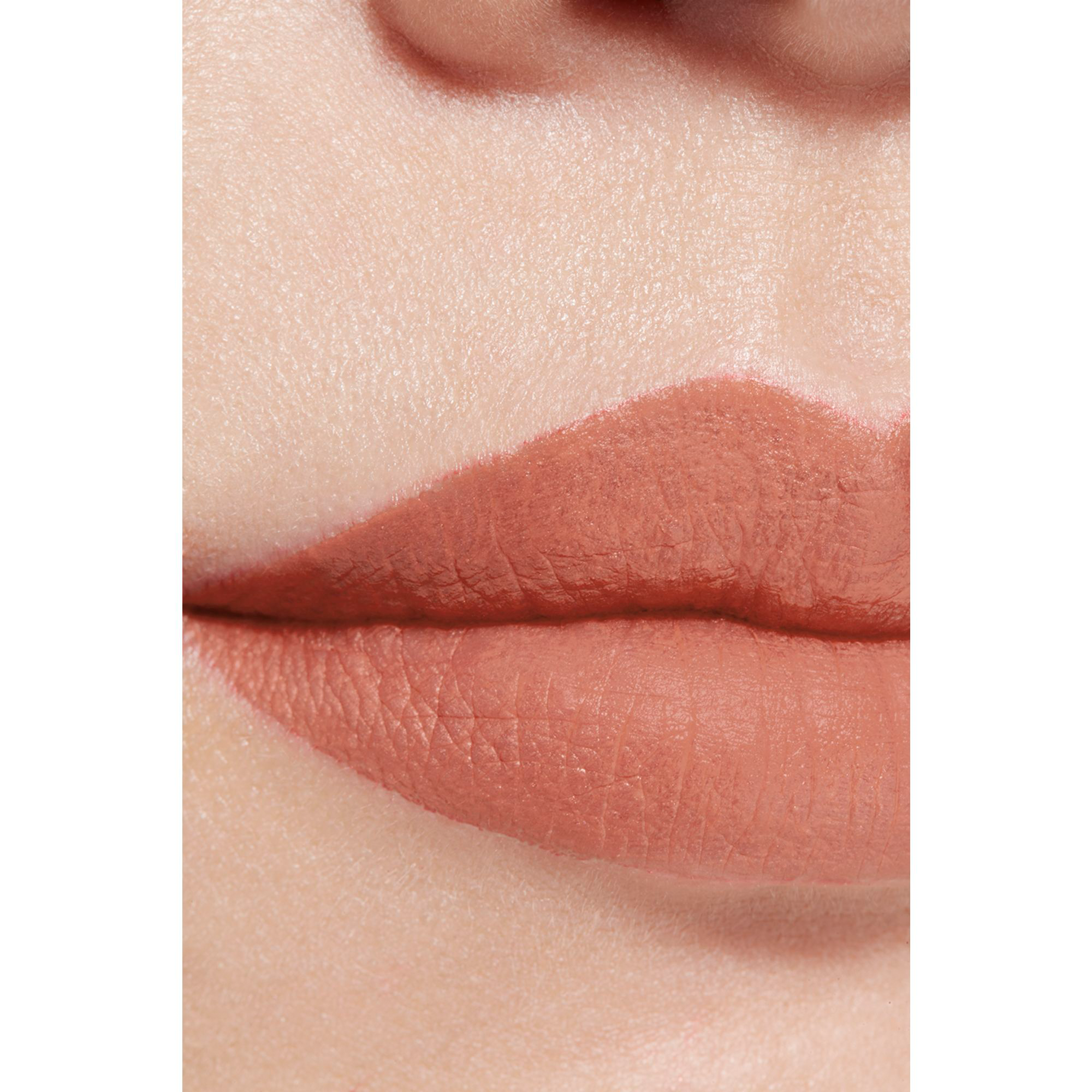 CHANEL ROUGE ALLURE LIQUID VELVET DER INTENSIVE MATTE FLUID-LIPPENSTIFT MIT ULTRA-LANGEM HALT