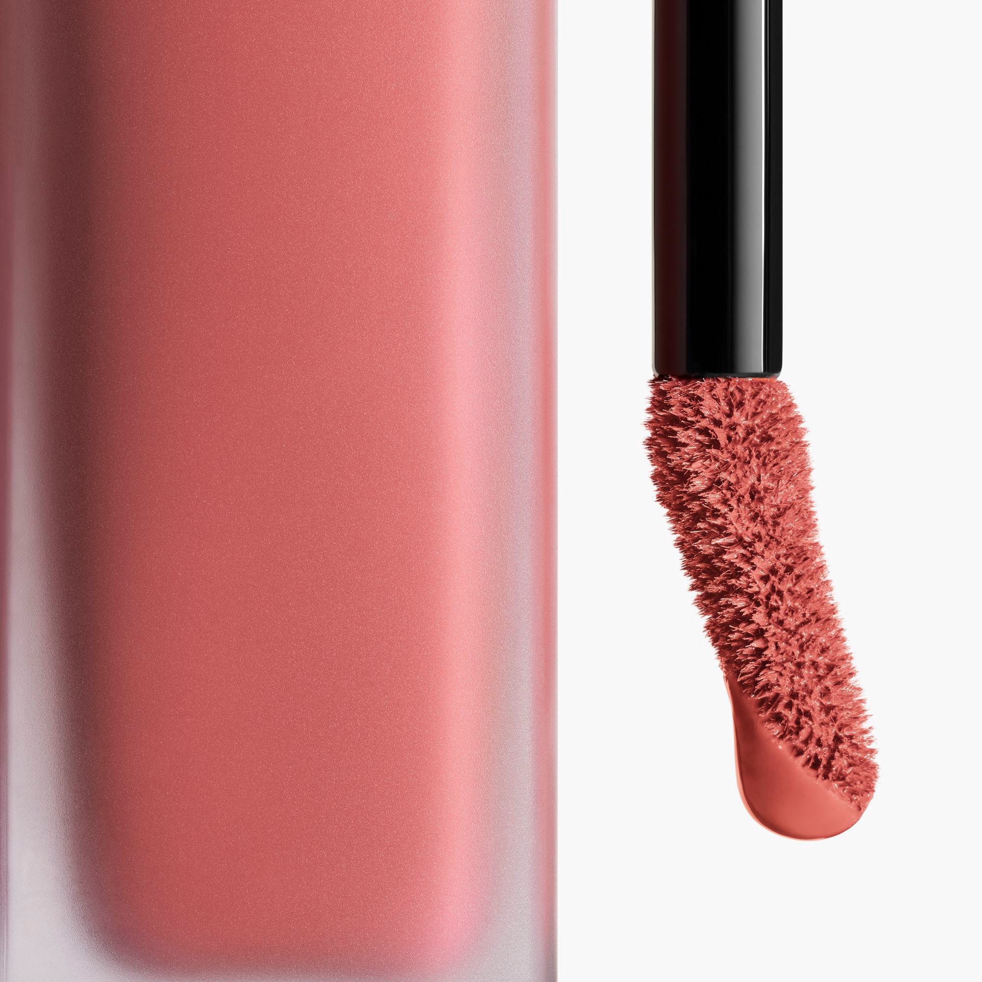 CHANEL ROUGE ALLURE LIQUID VELVET DER INTENSIVE MATTE FLUID-LIPPENSTIFT MIT ULTRA-LANGEM HALT