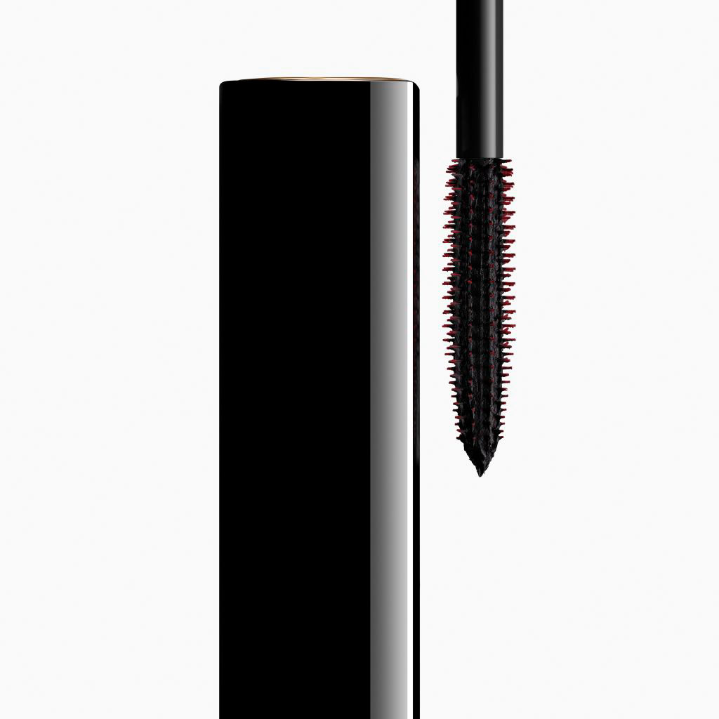 CHANEL NOIR ALLURE DIE ALL-IN-ONE-MASCARA: VOLUMEN, LÄNGE, SCHWUNG UND DEFINITION