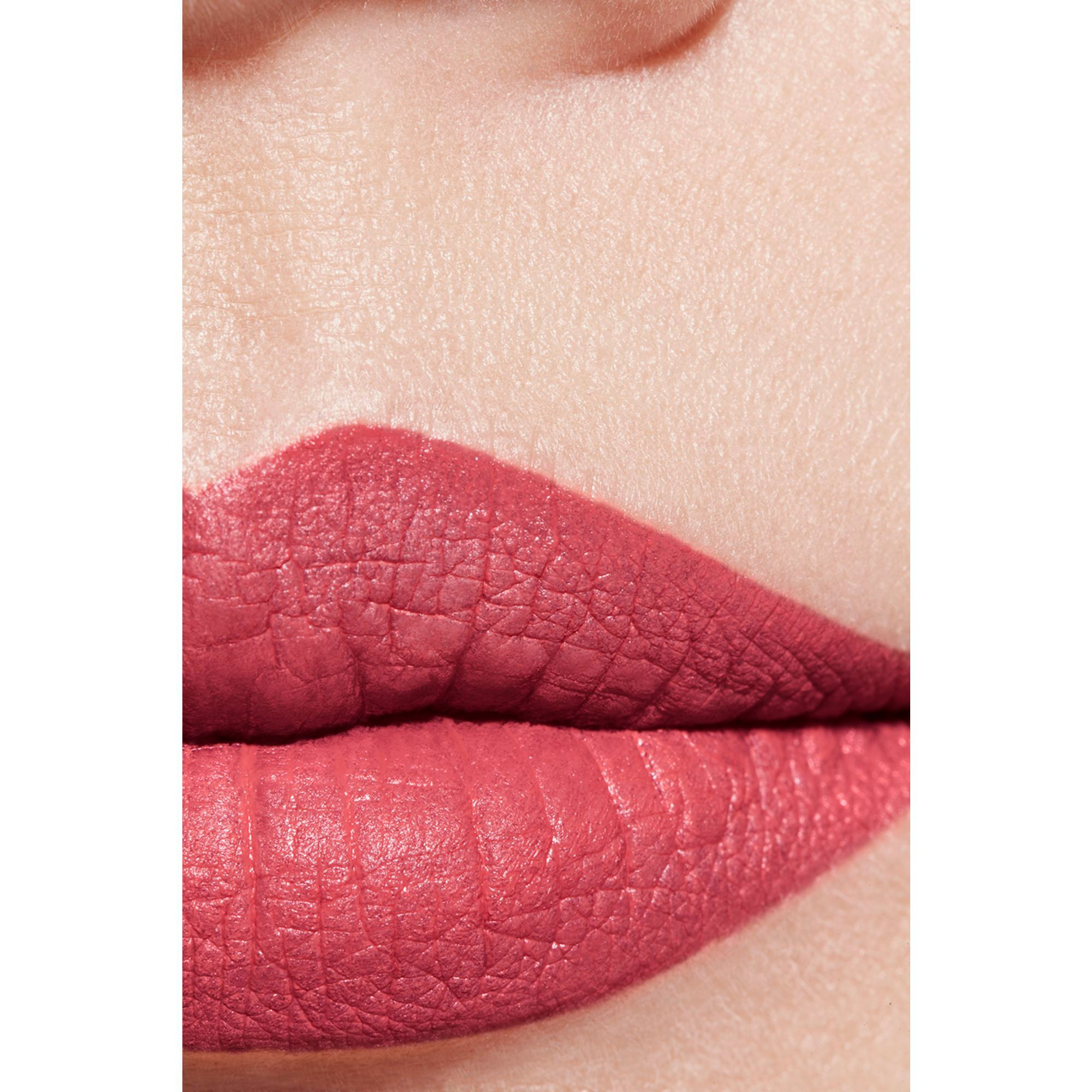 CHANEL ROUGE ALLURE VELVET MATTIERENDER LIPPENSTIFT MIT HOHER FARBINTENSITÄT