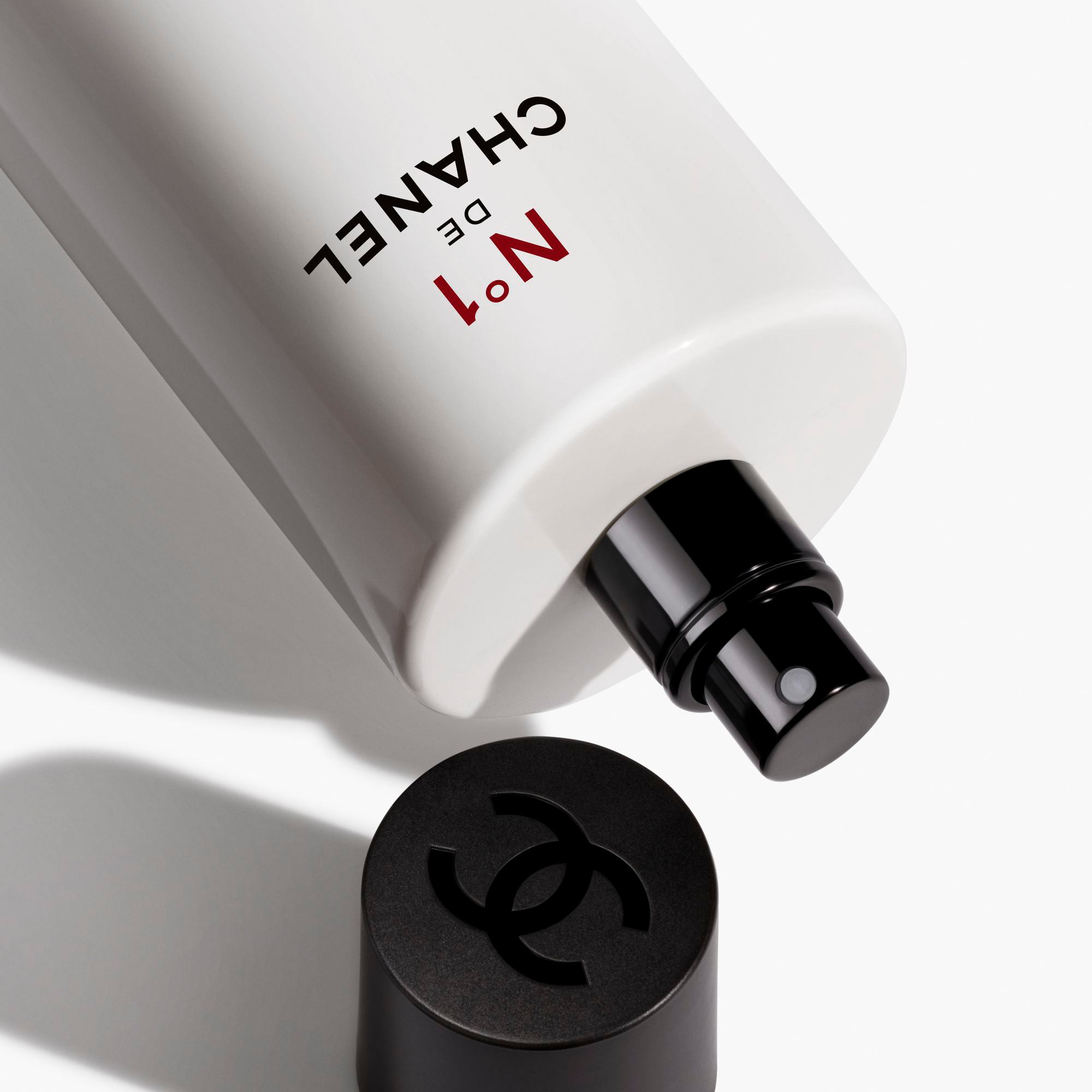 CHANEL N°1 DE CHANEL REVITALISIERENDES SPRAY-SERUM FÜR DEN KÖRPER NÄHRT – TONISIERT – SCHÜTZT