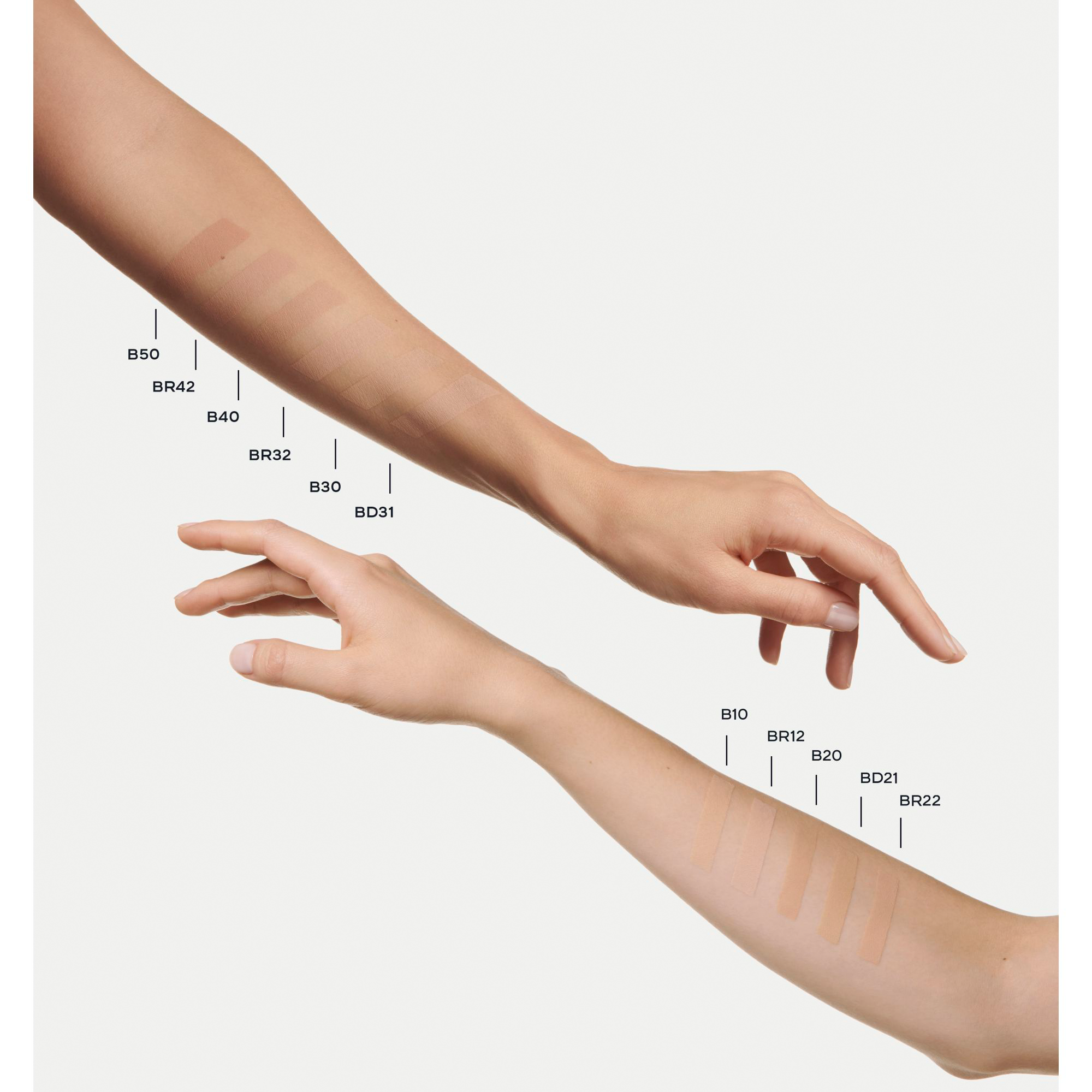 CHANEL ULTRA LE TEINT VELVET FOUNDATION MIT WEICHZEICHNEREFFEKT. SAMTIG-MATTES FINISH.