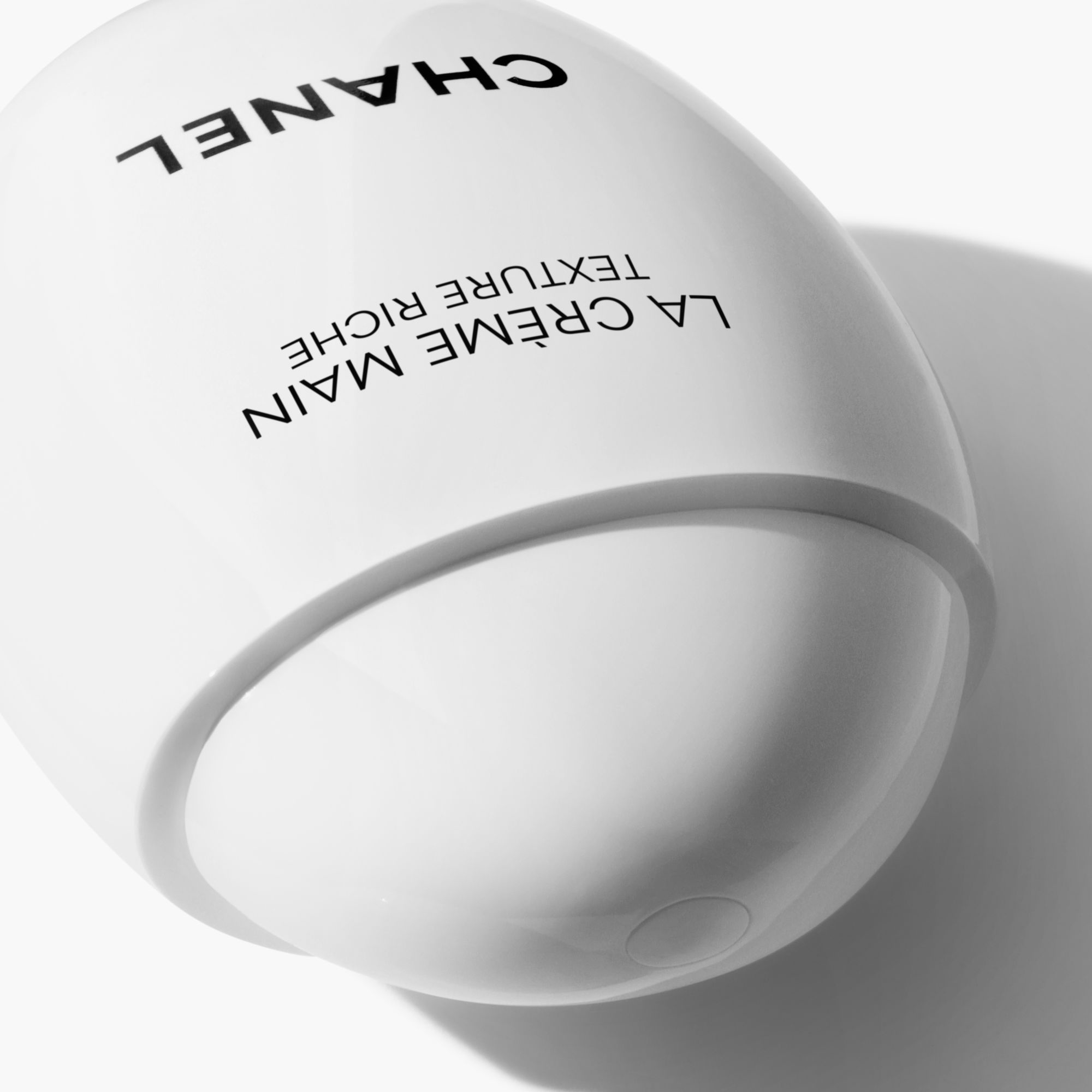 CHANEL LE CRÈME MAIN TEXTURE RICHE NÄHRT-SCHÜTZT-SCHENKT LEUCHTKRAFT