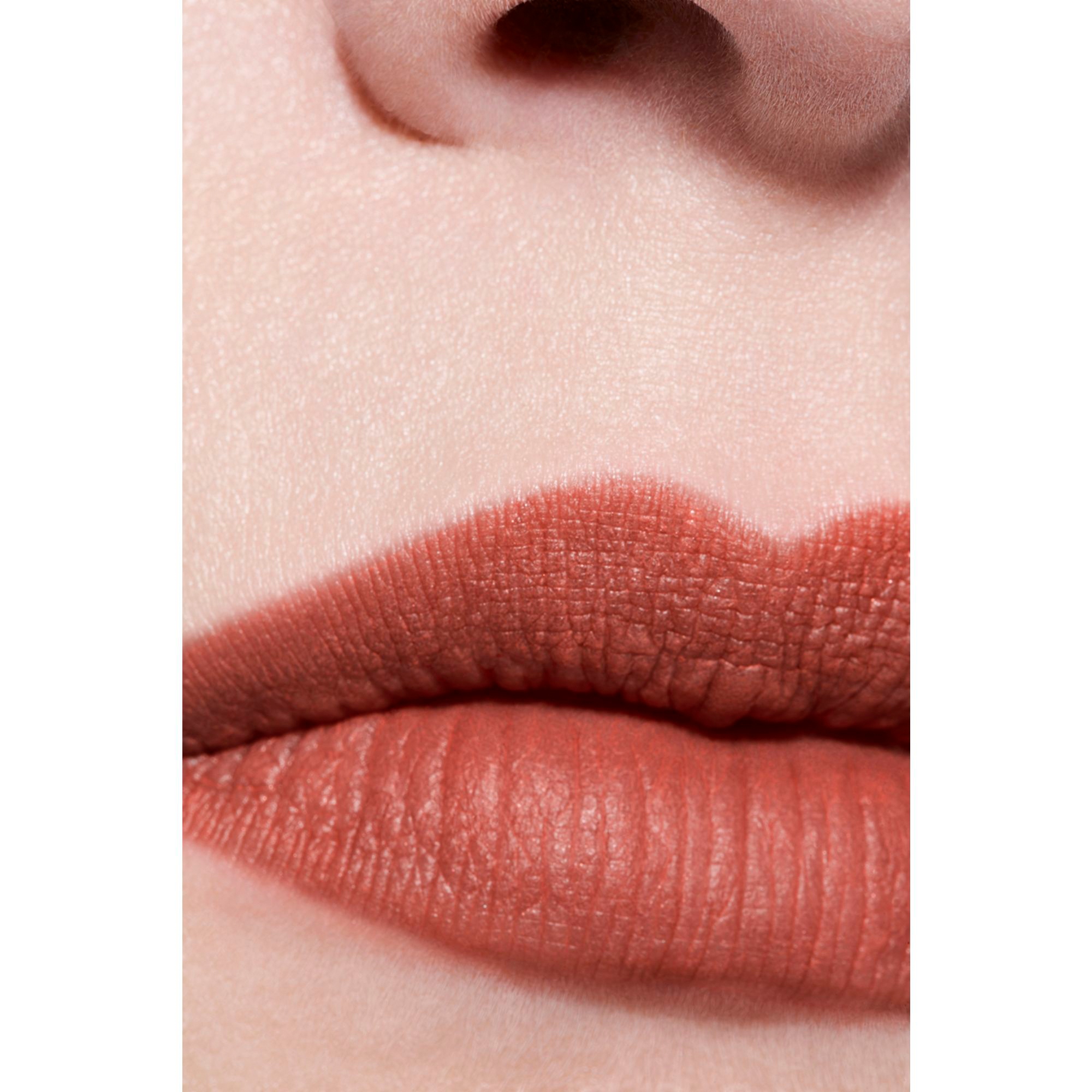 CHANEL ROUGE ALLURE VELVET MATTIERENDER LIPPENSTIFT MIT HOHER FARBINTENSITÄT