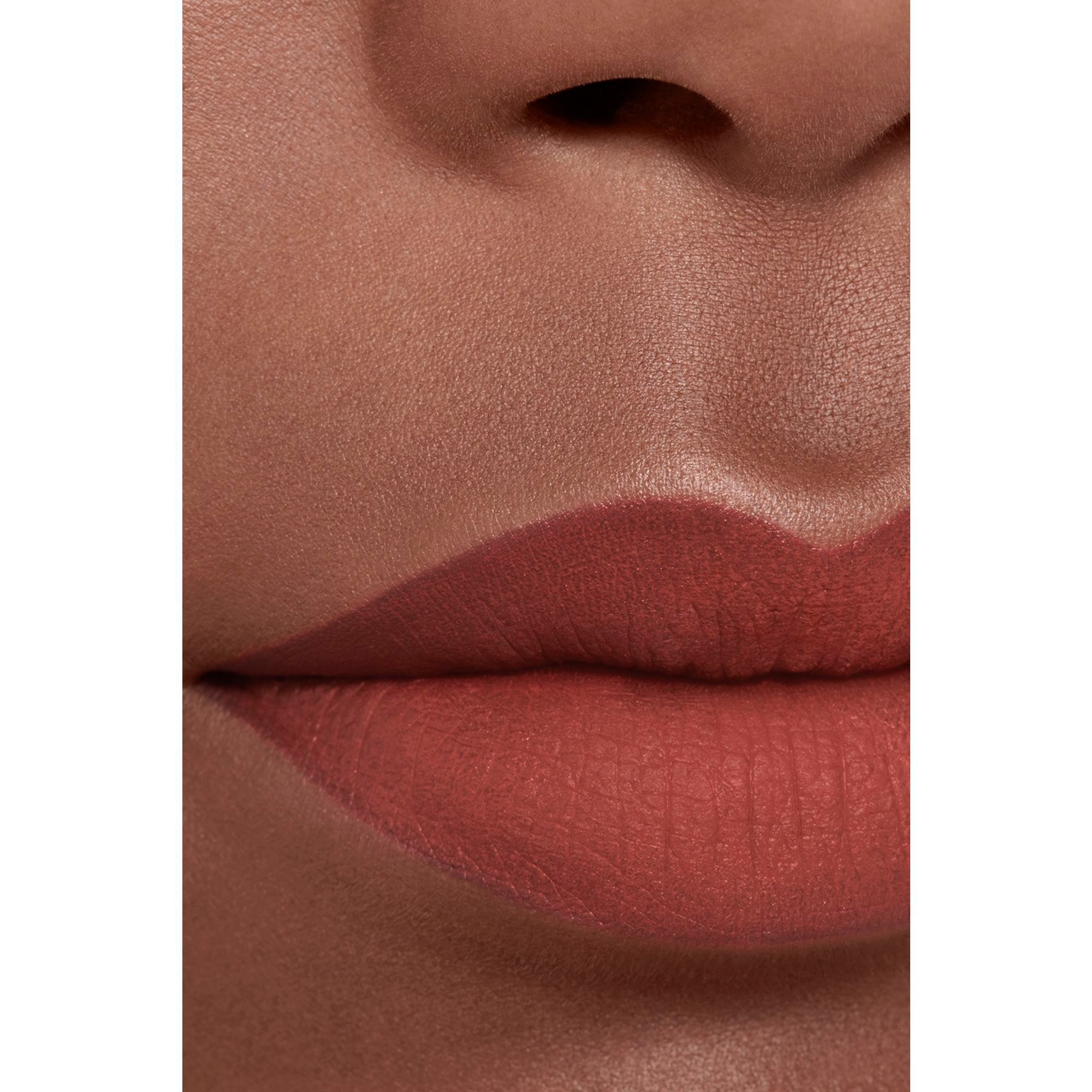 CHANEL ROUGE ALLURE LIQUID VELVET DER INTENSIVE MATTE FLUID-LIPPENSTIFT MIT ULTRA-LANGEM HALT