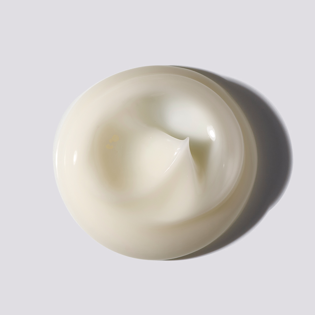 shu uemura Essence Absolue Nourishing Overnight Hair Serum