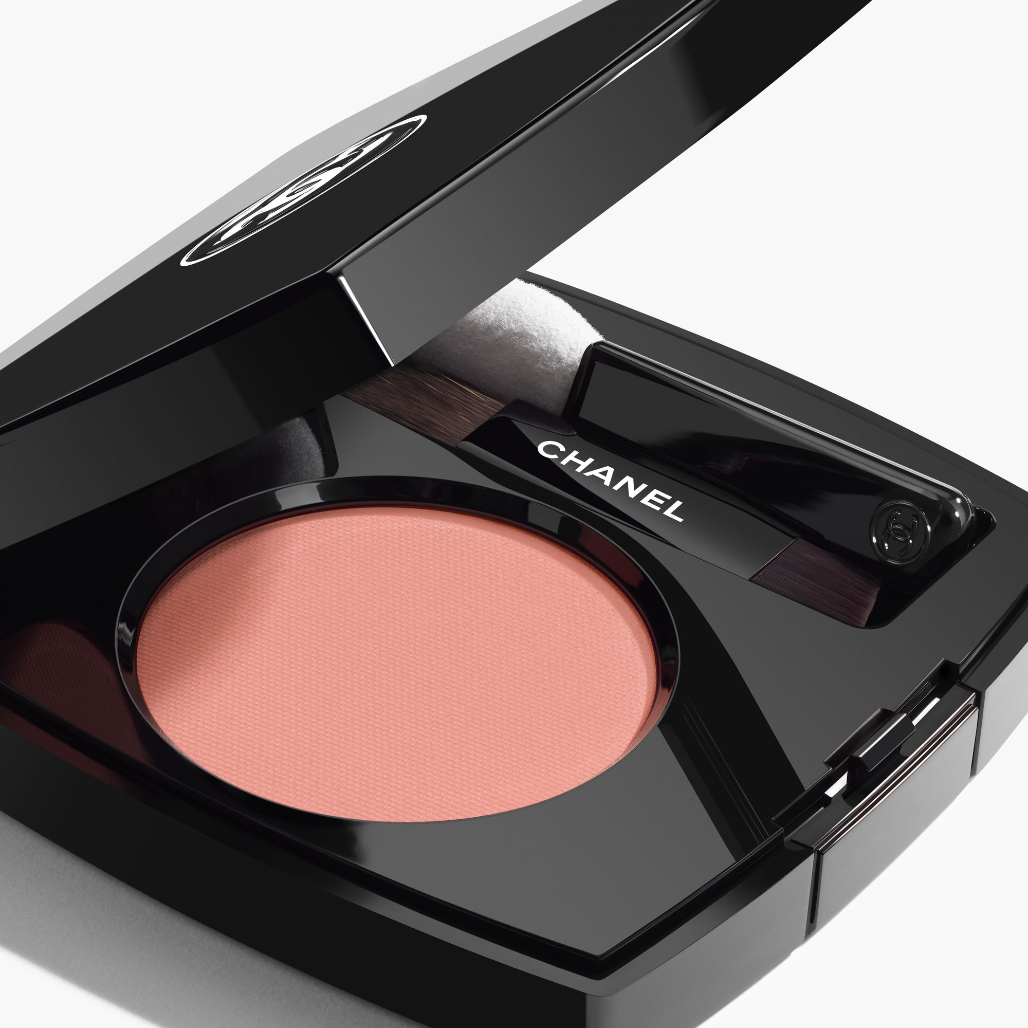 CHANEL OMBRE ESSENTIELLE VIELSEITIGER UND LANGANHALTENDER LIDSCHATTEN