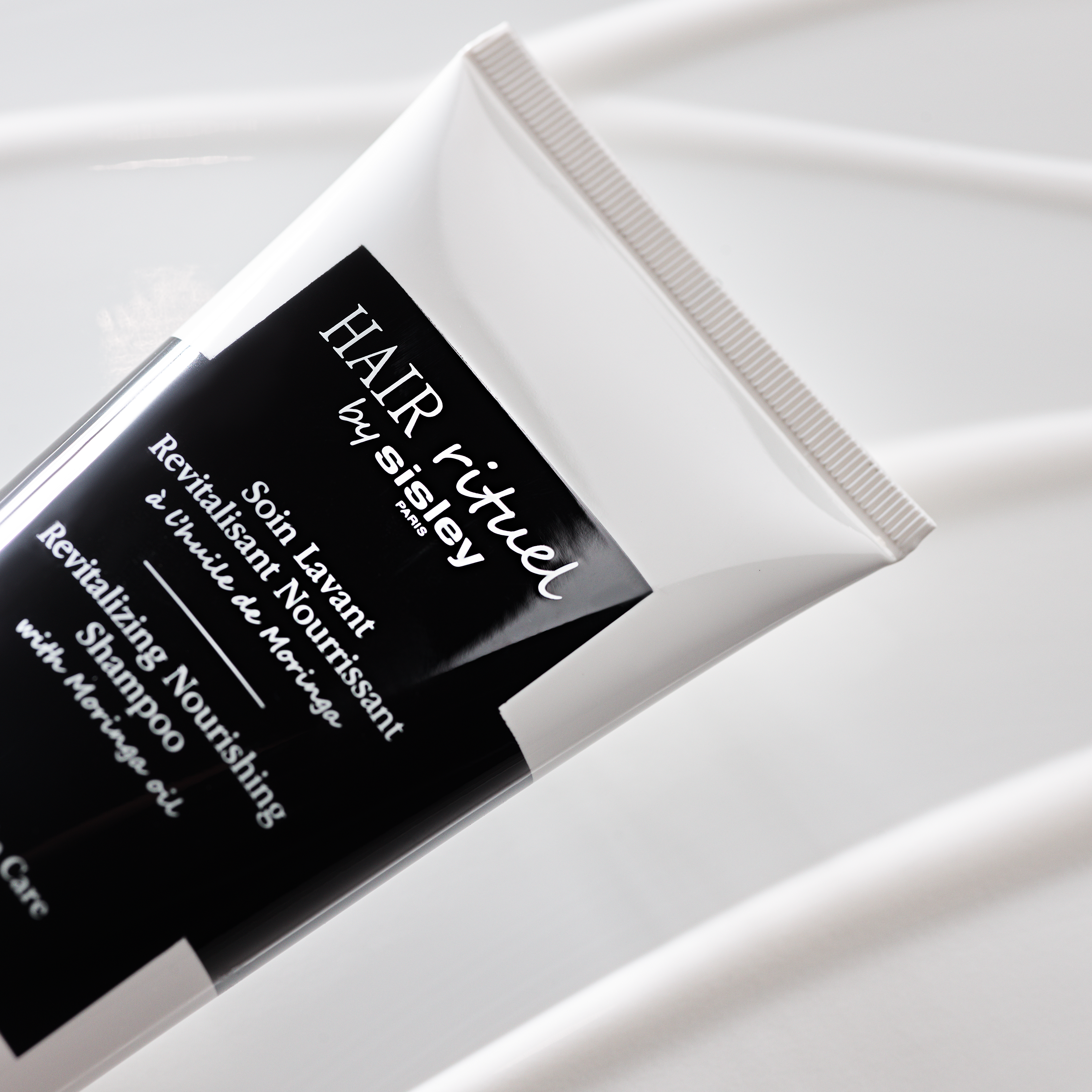 Hair Rituel by Sisley Soin Lavant Revitalisant Nourrissant Shampoo