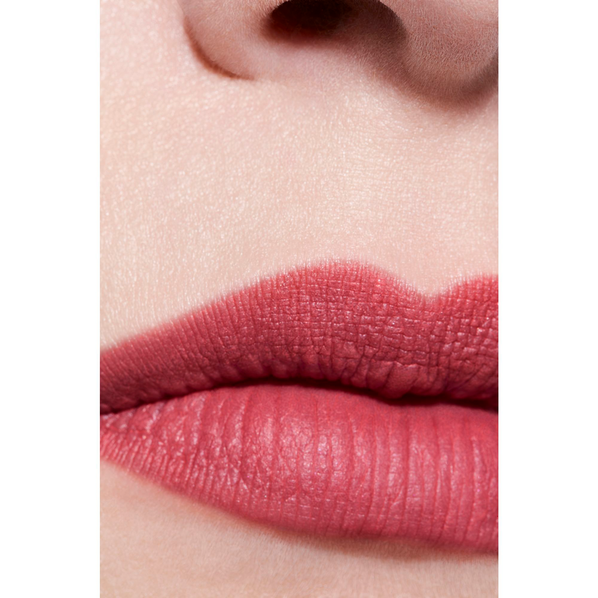 CHANEL ROUGE ALLURE VELVET MATTIERENDER LIPPENSTIFT MIT HOHER FARBINTENSITÄT