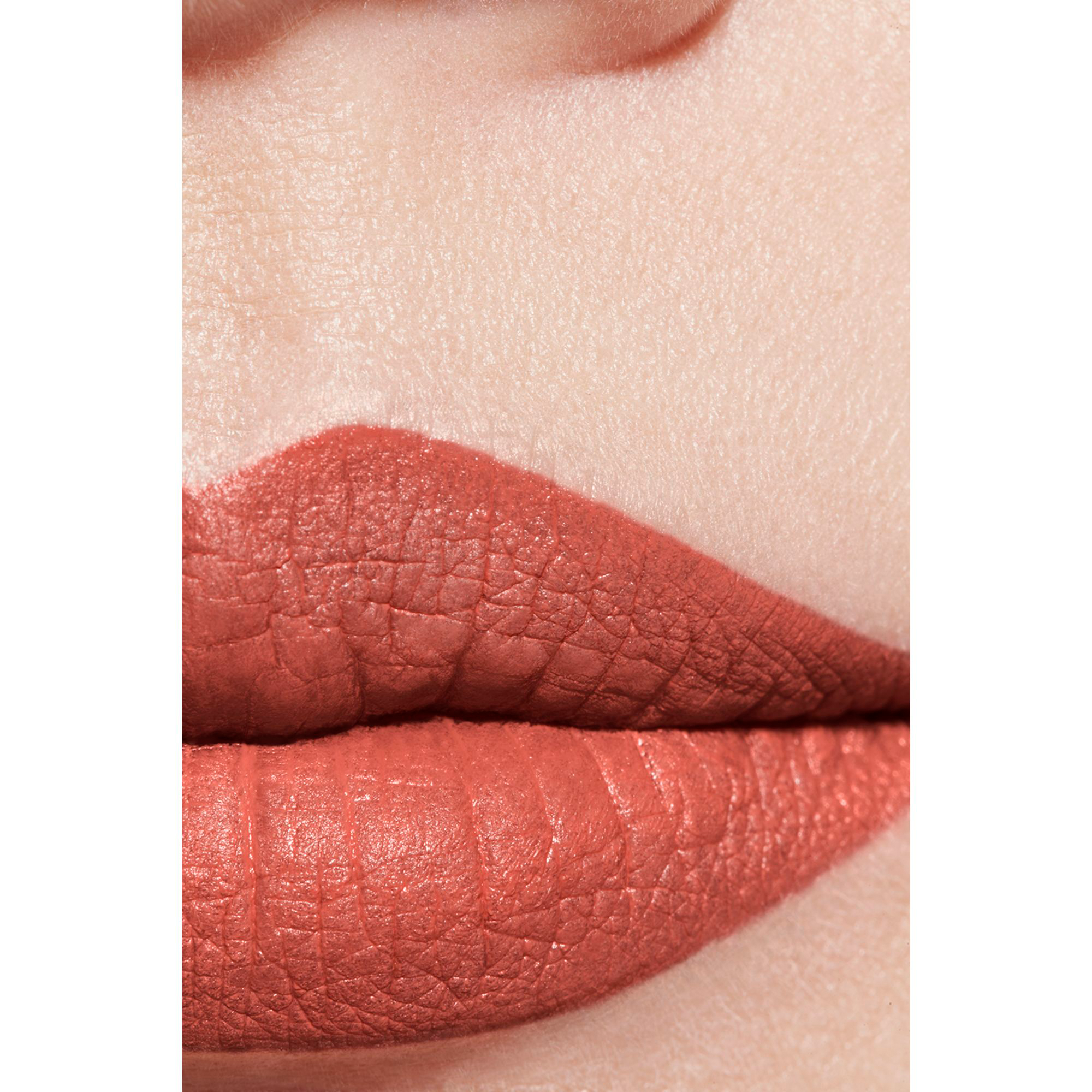 CHANEL ROUGE ALLURE VELVET MATTIERENDER LIPPENSTIFT MIT HOHER FARBINTENSITÄT