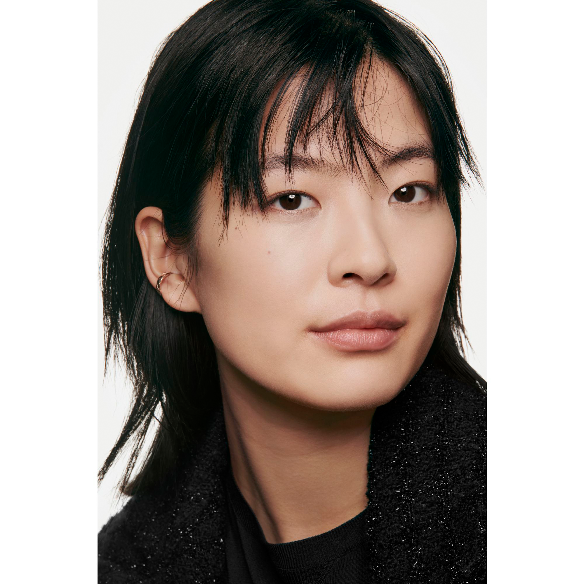 CHANEL ULTRA LE TEINT VELVET FOUNDATION MIT WEICHZEICHNEREFFEKT. SAMTIG-MATTES FINISH.