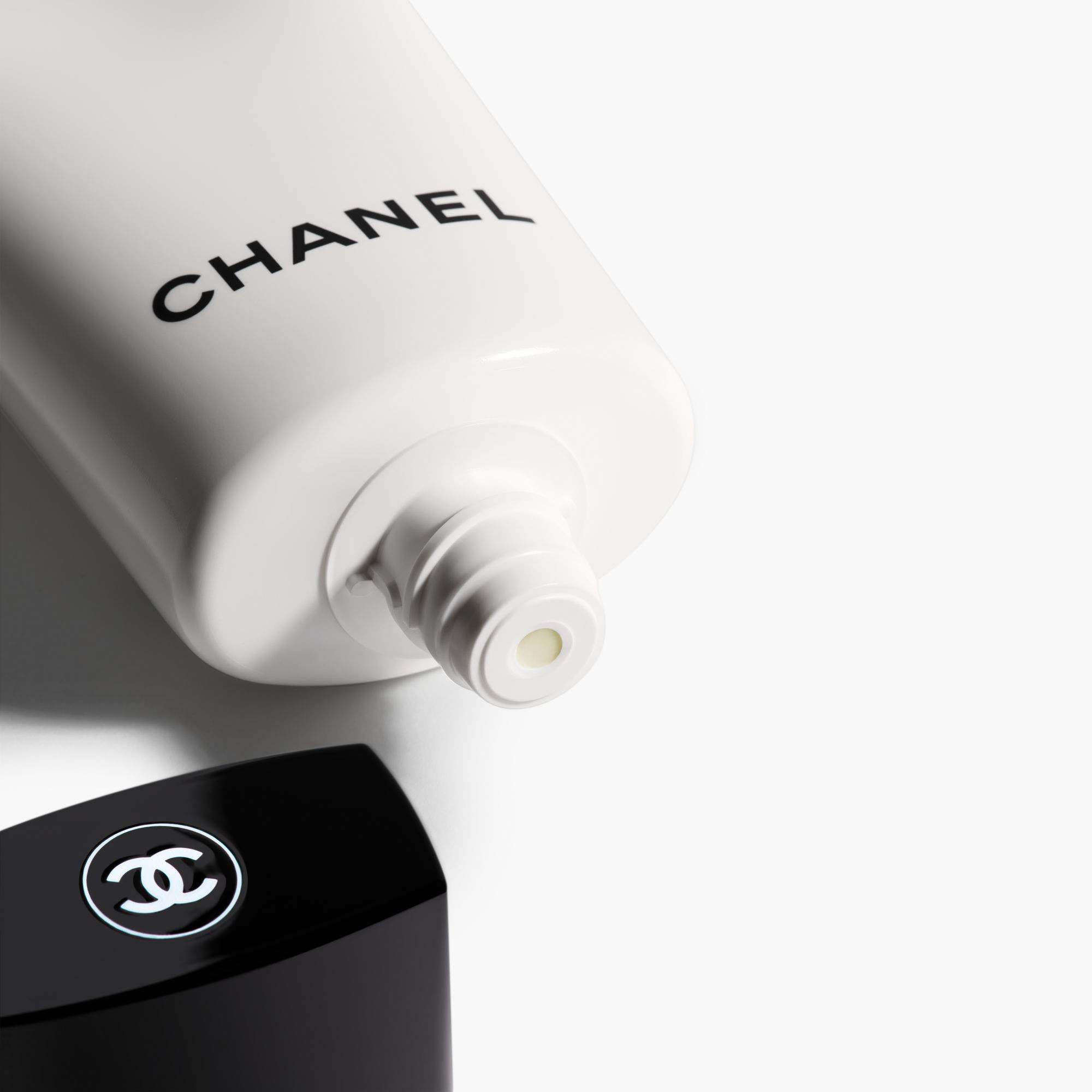 CHANEL LA MOUSSE REINIGUNGSCREME MIT KAMELIE
