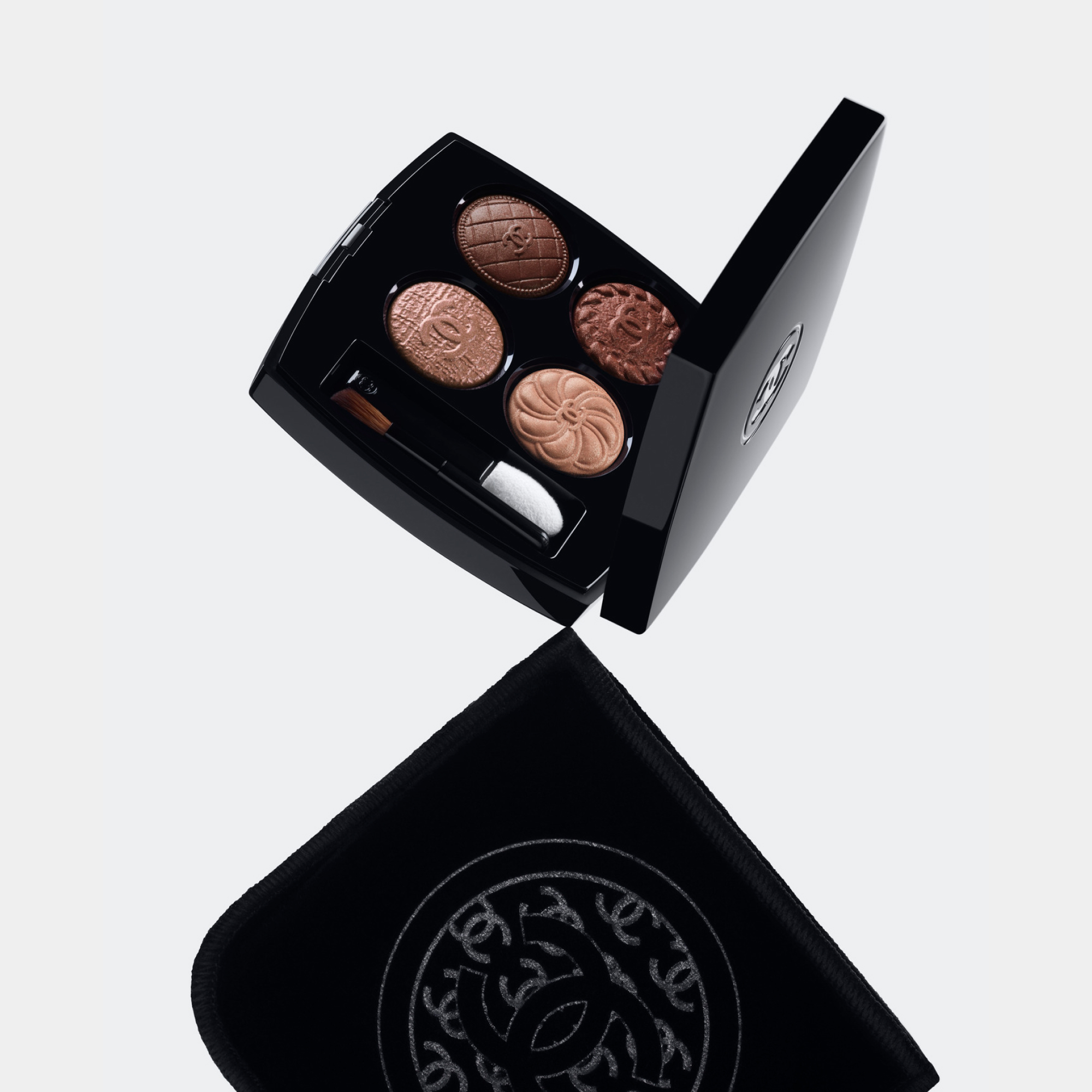 CHANEL LES 4 OMBRES BOUTONS LIDSCHATTEN MIT VIELFÄLTIGEN EFFEKTEN