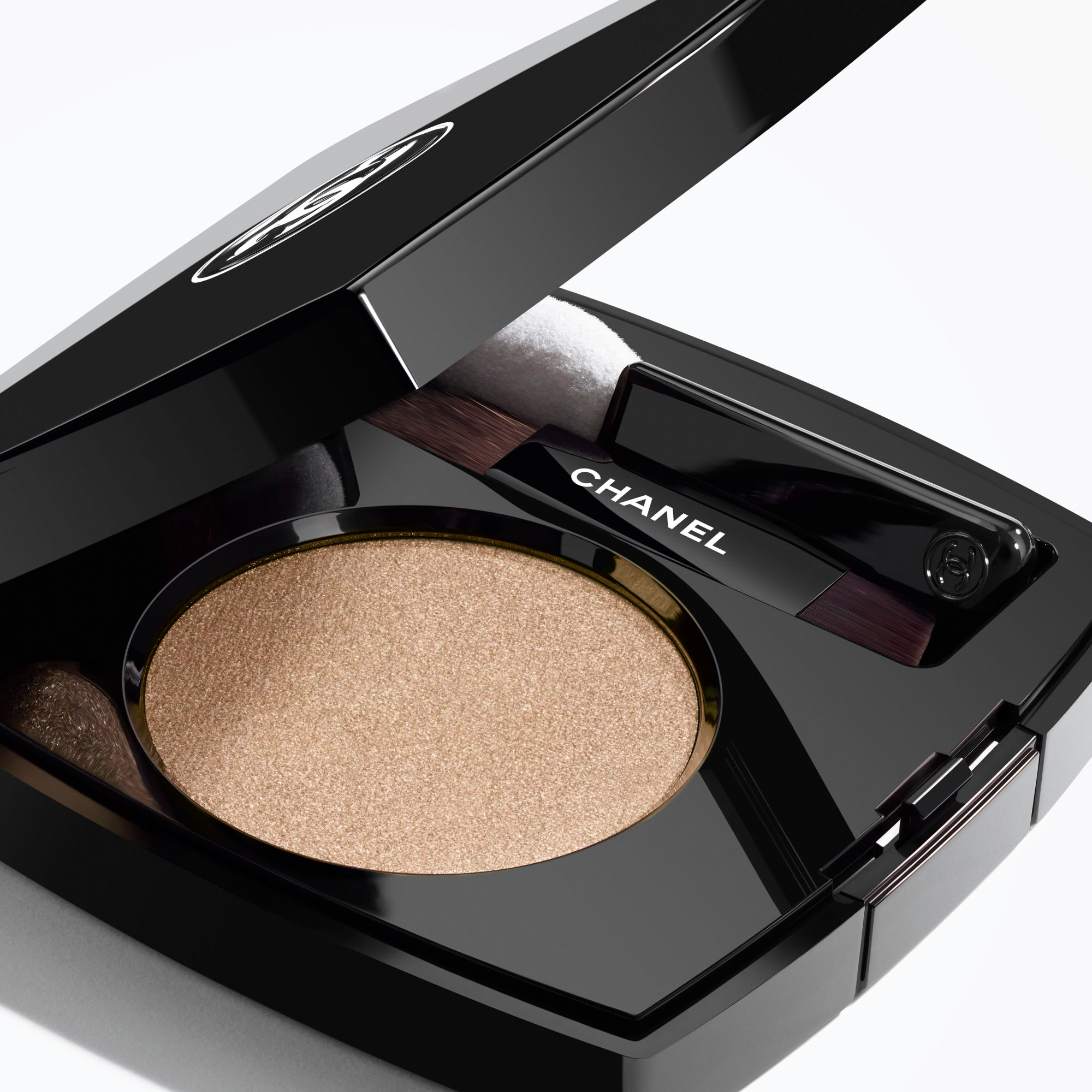 CHANEL OMBRE ESSENTIELLE VIELSEITIGER UND LANGANHALTENDER LIDSCHATTEN