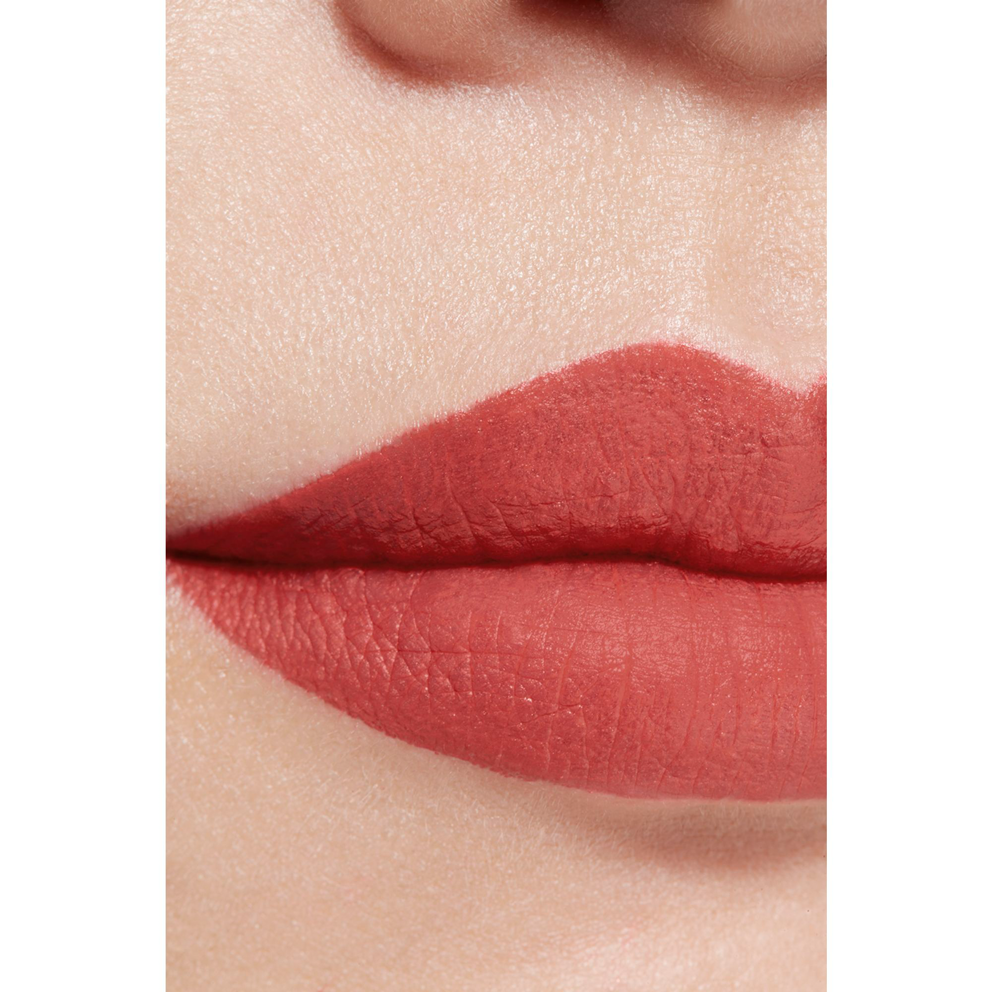 CHANEL ROUGE ALLURE LIQUID VELVET DER INTENSIVE MATTE FLUID-LIPPENSTIFT MIT ULTRA-LANGEM HALT