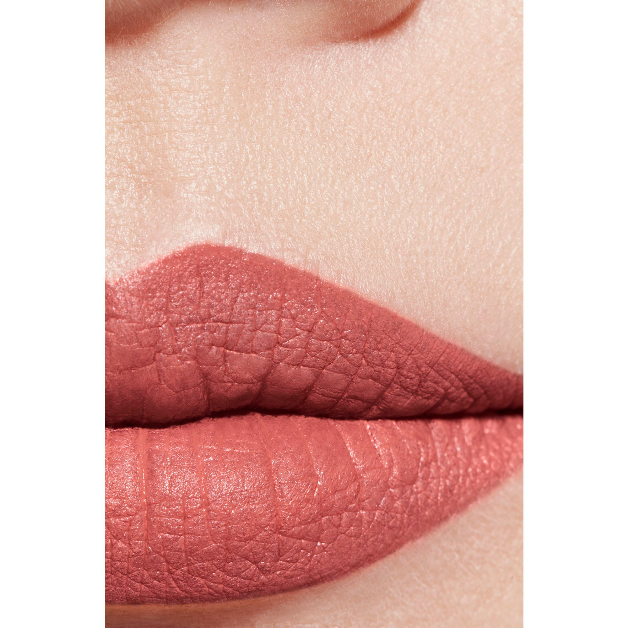 CHANEL ROUGE ALLURE VELVET MATTIERENDER LIPPENSTIFT MIT HOHER FARBINTENSITÄT