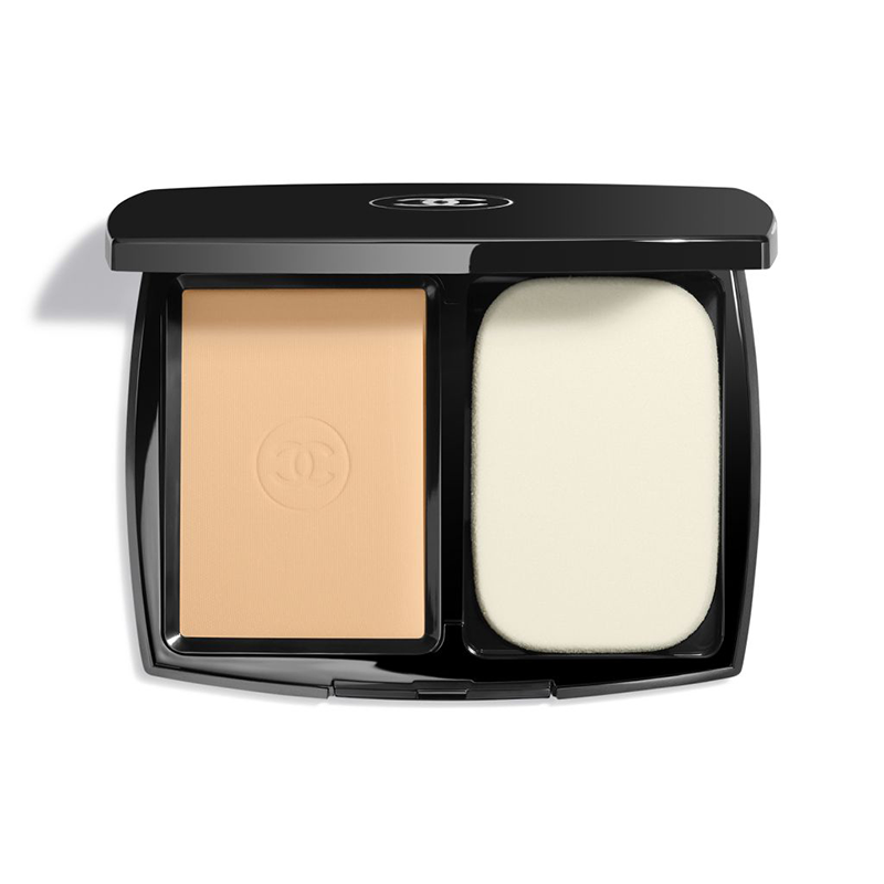 CHANEL ULTRA LE TEINT KOMPAKT-MAKE-UP FÜR HÖCHSTE PERFEKTION. EXTREM LANGANHALTEND.